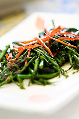 포토 JPG 주간 그릇 식기 접시 아시아 음식 채소 요리 근접촬영 사람없음 아웃포커스 볶음 퓨전요리 말레이시아 코타키나발루 국내포토 자연요소 나라 뷰포인트 촬영기법 파일형식