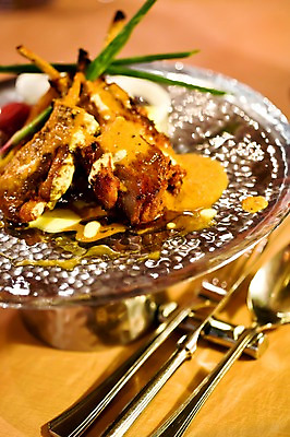 포토 JPG 주간 그릇 식기 접시 아시아 음식 포크 채소 요리 근접촬영 사람없음 아웃포커스 장식 중식 숟가락 나이프 파인애플 퓨전요리 말레이시아 코타키나발루 국내포토 자연요소 나라 뷰포인트 과일 촬영기법 수저 칼 열대과일 파일형식