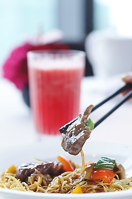 포토 JPG 그릇 식기 접시 음료 음식 채소 젓가락 육류 요리 근접촬영 사람없음 아웃포커스 면류 면 과일주스 국내포토 뷰포인트 과일 식재료 촬영기법 수저 주스 파일형식