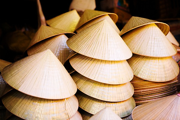 포토 JPG 주간 모자 해외풍경 해외 아시아 다수 백그라운드 논 사람없음 야외 쌓기 동남아시아 오브젝트 베트남 전통모자 후에 국내포토 자연요소 모자_잡화 잡화 나라 농업 모션 풍경 파일형식