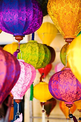 포토 JPG 아시아 컬러 백그라운드 전등 조명 사람없음 아웃포커스 장식 빨간색 파란색 노란색 전시 베트남 호이안 국내포토 나라 촬영기법 동남아시아 파일형식