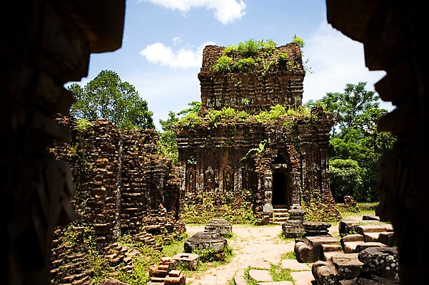포토 JPG 주간 나무 식물 해외풍경 해외 건축물 건축 아시아 외국문화 유적 유적지 하늘 풍경 사람없음 야외 아웃포커스 동남아시아 베트남 호이안 국내포토 자연요소 전통 나라 문화 고건축 촬영기법 파일형식