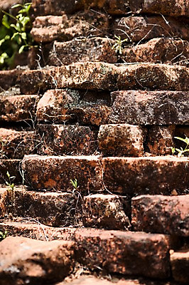 포토 JPG 주간 식물 해외풍경 해외 건축물 건축 아시아 외국문화 백그라운드 유적 유적지 풍경 사람없음 야외 계단 동남아시아 돌_바위 바위 풀 베트남 층 호이안 국내포토 자연요소 전통 나라 문화 고건축 파일형식