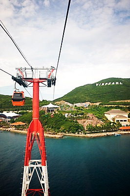 포토 JPG 주간 나무 식물 해외풍경 해외 시설물 건축물 아시아 교통수단 바다 자연 산 풍경 사람없음 야외 건물 동남아시아 베트남 케이블카 나짱 국내포토 자연요소 건축 나라 교통 생태계 파일형식