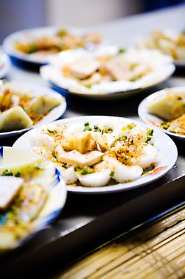 포토 JPG 주간 그릇 식기 접시 아시아 음식 탁자 요리 사람없음 야외 아웃포커스 전통음식 베트남 퓨전요리 나짱 국내포토 자연요소 전통 나라 가구 촬영기법 동남아시아 파일형식