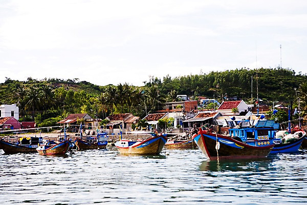 포토 JPG 주간 나무 식물 해외풍경 해외 건축물 아시아 교통수단 바다 자연 주택 풍경 사람없음 야외 건물 마을 동남아시아 보트 베트남 나짱 선박 국내포토 자연요소 건축 나라 교통 수상교통 배_교통 생태계 파일형식