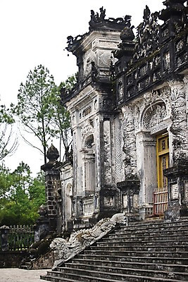 포토 JPG 주간 나무 식물 해외풍경 해외 건축물 건축 아시아 외국문화 유적 유적지 자연 풍경 사람없음 야외 건물 울타리 계단 동남아시아 베트남 층 국내포토 자연요소 전통 나라 문화 고건축 담장 생태계 파일형식