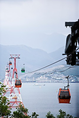 포토 JPG 주간 나무 식물 해외풍경 해외 시설물 건축물 아시아 교통수단 바다 자연 산 풍경 사람없음 야외 건물 강 동남아시아 안개 베트남 케이블카 국내포토 자연요소 건축 나라 교통 날씨 생태계 파일형식