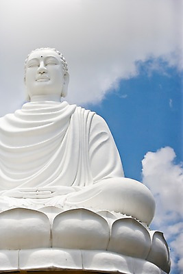 포토 JPG 주간 구름 해외풍경 해외 건축 아시아 종교 로우앵글 조각 유적 종교용품 하늘 풍경 사람없음 야외 조각상 동남아시아 불상 부처 베트남 조각_조소 국내포토 자연요소 전통 나라 뷰포인트 불교 조형물 조소 파일형식