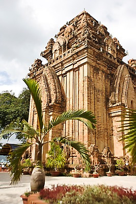 포토 JPG 주간 나무 식물 해외풍경 해외 건축물 건축 아시아 화분 외국문화 유적 유적지 풍경 사람없음 야외 건물 동남아시아 박물관 베트남 국내포토 자연요소 전통 나라 문화 고건축 파일형식