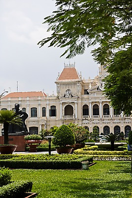포토 JPG 주간 나무 식물 해외풍경 해외 건축물 건축 아시아 화분 조각 자연 풍경 잔디 사람없음 야외 건물 동상 조각상 정원 동남아시아 풀 베트남 국내포토 자연요소 나라 조형물 생태계 기념물 파일형식