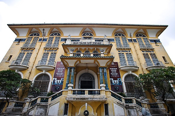 포토 JPG 주간 나무 식물 해외풍경 해외 건축물 아시아 로우앵글 백그라운드 풍경 사람없음 야외 건물 동남아시아 베트남 국내포토 자연요소 건축 나라 뷰포인트 파일형식