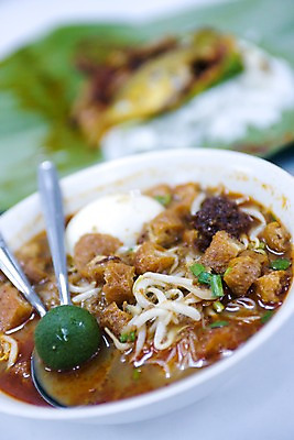 포토 JPG 그릇 식기 접시 음식 수저 요리 근접촬영 사람없음 라이프 생활 아웃포커스 중식 계란 숟가락 해물요리 면류 면 국내포토 뷰포인트 촬영기법 알 해산물 파일형식