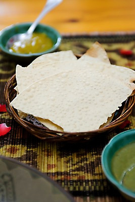 포토 JPG 그릇 식기 접시 음식 백그라운드 탁자 수저 요리 근접촬영 사람없음 아웃포커스 바구니 숟가락 퓨전요리 국내포토 뷰포인트 가구 촬영기법 파일형식