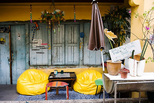 포토 JPG 주간 해외풍경 해외 라이프스타일 건축물 아시아 화분 생활용품 고건축 의자 탁자 주택 풍경 사람없음 야외 건물 인테리어 소파 문 파라솔 싱가폴 국내포토 자연요소 디자인 건축 나라 가구 생활 오브젝트 파일형식