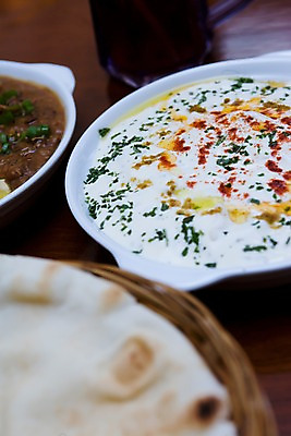 포토 JPG 해외 아시아 음식 빵 탁자 실내 종류 요리 사람없음 아웃포커스 소파 식당 레스토랑 전시 준비 싱가폴 요구르트 국내포토 나라 가구 의자 유제품 촬영기법 내부 상점 파일형식