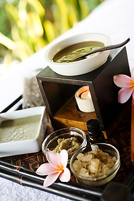 포토 JPG 주간 해외 꽃 아시아 문화 재료 초 사람없음 야외 뷰티 스파 화장품 미용용품 용기 오일 허브 담기 스파용품 향초 싱가폴 입욕소금 국내포토 자연요소 식물 그릇 나라 음식 모션 오브젝트 소금 파일형식