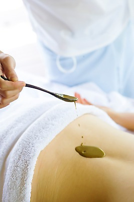 포토 JPG 해외 아시아 실내 건강 아웃포커스 신체부위 뷰티 건강관리 숟가락 스파 화장품 마사지 오일 허브 허리 피부 마사지사 싱가폴 국내포토 식물 직업 나라 음식 촬영기법 수저 관리 사람 내부 파일형식