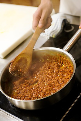 포토 JPG 해외 손 아시아 음식 식재료 실내 요리 신체부위 주방 요리사 프라이팬 연기 주걱 싱가폴 가열 핫플레이트 국내포토 직업 나라 주방용품 사람 내부 전기렌지 파일형식