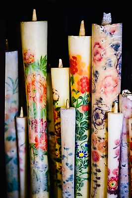 포토 JPG 전통 해외 아시아 문화 백그라운드 꽃무늬 초 실내 사람없음 판매 상점 일본 여러개 전시 역사 상품 공예품 특산물 일본전통 수공예품 후쿠시마 국내포토 꽃 나라 다수 무늬 내부 공예 파일형식