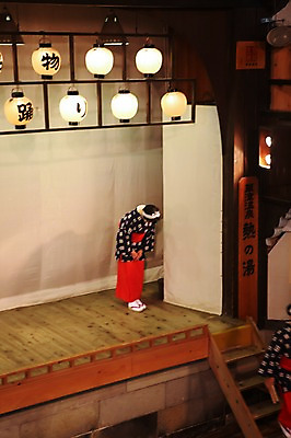 포토 JPG 전통 해외 여자 아시아 전통문화 문화 예술 조명 실내 한명 성인 하이앵글 계단 일본 공연 전통의상 전통공연 일본인 공연장 군마 네츠노유 쿠사츠 이바라키 여자만 여자한명만 성인여자만 성인만 국내포토 외국인 1 나라 뷰포인트 사람 동양인 이벤트 내부 극장 파일형식