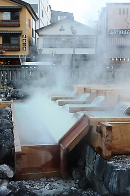 포토 JPG 주간 해외풍경 해외 시설물 건축물 아시아 문화 일본문화 숙소 풍경 사람없음 야외 건물 물 일본 온천 뜨거움 연기 계단식 군마 온수 온천수 쿠사츠 이바라키 국내포토 자연요소 동양문화 건축 나라 외국문화 스파 파일형식
