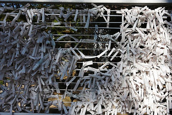 포토 자연요소 동양문화 해외 나라 아시아 외국문화 종교건축 모션 풍경 일본 동양건축 파일형식 사원 군마 종교 이바라키 종이 해외풍경 소원 쪽지 편지 묶기 사찰 일본문화 문화 야외 주간 사람없음 JPG 국내포토 일본건축 신사
