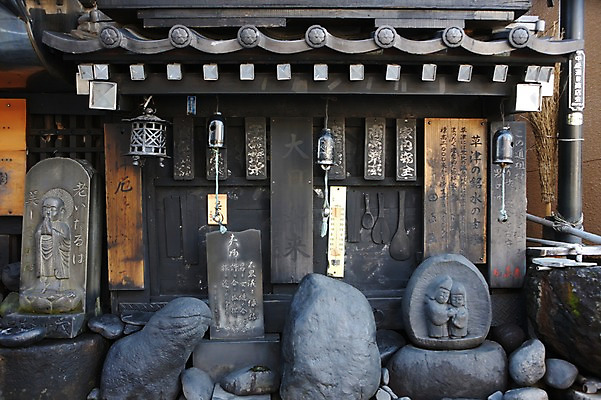 포토 JPG 주간 문자 해외풍경 해외 아시아 종교 문화 일본문화 풍경 사람없음 야외 조각상 일본 한자 팻말 종 돌_바위 빈티지 사찰 지저분함 군마 제단 이바라키 신사_일본건축 국내포토 자연요소 동양문화 나라 외국문화 컨셉 종교건축 프레임 조형물 감각 일본건축 파일형식