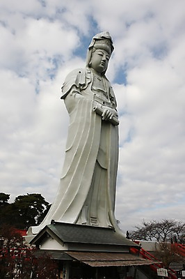 포토 JPG 주간 나무 구름 해외풍경 해외 건축물 아시아 종교 로우앵글 불교 하늘 풍경 사람없음 야외 건물 조각상 계단 일본 맑음 불상 군마 관음상 이바라키 신사_일본건축 국내포토 자연요소 식물 건축 나라 뷰포인트 날씨 조형물 일본건축 관세음보살 파일형식