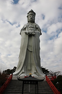 포토 JPG 주간 구름 해외풍경 해외 아시아 종교 로우앵글 불교 하늘 풍경 사람없음 야외 조각상 계단 일본 맑음 불상 군마 관음상 이바라키 국내포토 자연요소 나라 뷰포인트 날씨 조형물 관세음보살 파일형식