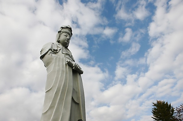 포토 JPG 주간 구름 해외풍경 해외 아시아 종교 로우앵글 불교 하늘 풍경 사람없음 야외 조각상 일본 맑음 불상 군마 관음상 이바라키 국내포토 자연요소 나라 뷰포인트 날씨 조형물 관세음보살 파일형식