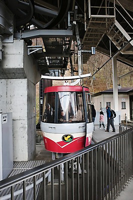 포토 JPG 주간 해외풍경 해외 시설물 아시아 산 풍경 여러명 야외 여행객 일본 정상 케이블카 후지산 군마 탑승객 이바라키 국내포토 자연요소 건축물 나라 다수 사람 세계문화유산 승차 파일형식
