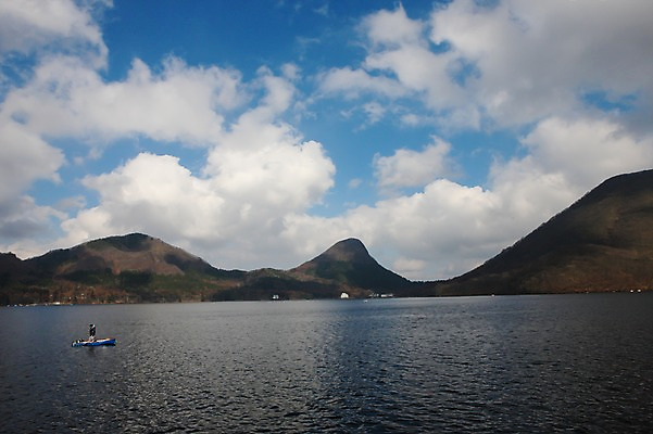 포토 JPG 주간 구름 해외풍경 해외 남자 아시아 호수 수상교통 자연 하늘 산 한명 풍경 성인 야외 물 평화 일본 후지산 군마 선박 이바라키 남자만 남자한명만 성인남자만 성인만 국내포토 자연요소 1 나라 교통수단 컨셉 사람 세계문화유산 생태계 파일형식