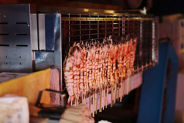 포토 JPG 해외 아시아 음식 백그라운드 새우 실내 사람없음 주방 일본 기계 꼬챙이 꼬치 그릴 구이 꼬치구이 군마 가열 이바라키 국내포토 나라 주방용품 갑각류 내부 파일형식