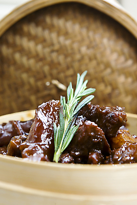 포토 JPG 백그라운드 채소 육류 요리 근접촬영 사람없음 아웃포커스 갈비 퓨전요리 찜기 갈비찜 대나무찜기 국내포토 음식 뷰포인트 식재료 주방용품 촬영기법 찜 파일형식