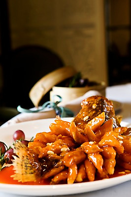 포토 JPG 그릇 식기 접시 리본 음식 백그라운드 식탁 탁자 통 어류 요리 근접촬영 사람없음 아웃포커스 장식 중식 튀김 식탁보 퓨전요리 찜기 생선튀김 국내포토 뷰포인트 가구 주방용품 촬영기법 수중동물 파일형식