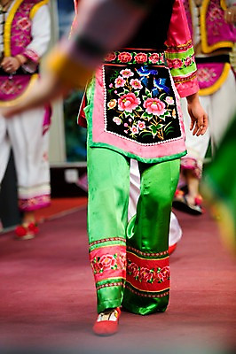 포토 JPG 주간 전통 해외풍경 해외 아시아 문화 예술 거리 거리풍경 사람 풍경 여러명 야외 전통문양 중국 다리 춤 전통의상 운남성 따리 얼하이레이크 얼하이호 퍼레이드 국내포토 자연요소 문양 나라 다수 문화예술 이벤트 신체부위 성 파일형식