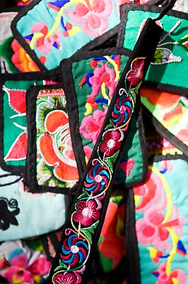 포토 JPG 아시아 전통문화 문화 상징 백그라운드 무늬 실내 사람없음 아웃포커스 컬러풀 전통문양 중국 다리 직물 천 염색 천연염색 운남성 따리 올드타운 국내포토 전통 문양 나라 컬러 촬영기법 내부 신체부위 성 파일형식