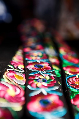 포토 JPG 아시아 전통문화 문화 상징 백그라운드 무늬 실내 사람없음 아웃포커스 컬러풀 전통문양 중국 다리 직물 천 자수 염색 천연염색 운남성 따리 올드타운 국내포토 전통 문양 나라 컬러 촬영기법 내부 신체부위 성 파일형식