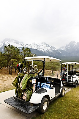 포토 JPG 주간 나무 식물 해외풍경 해외 아시아 길 스포츠 골프 스포츠시설 골프장 레저 산 골프용품 풍경 잔디 사람없음 야외 레포츠 중국 경기장 골프채 풀 만년설 운남성 리장 위롱쉐산 국내포토 자연요소 나라 스포츠용품 구기 성 시설 파일형식