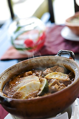 포토 JPG 탁자 실내 요리 사람없음 아웃포커스 중식 식당 중국 연기 찌개 뚝배기 운남성 리장 국내포토 아시아 음식 가구 촬영기법 내부 상점 성 파일형식