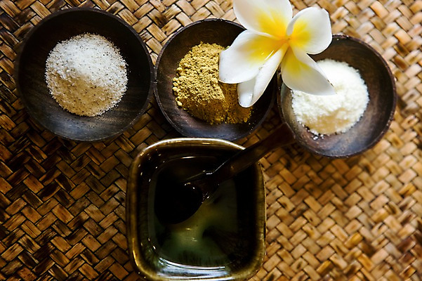 포토 JPG 해외 그릇 꽃 아시아 백그라운드 실내 사람없음 하이앵글 뷰티 숟가락 스파 중국 용기 액체 가루 담기 스파용품 해남도 국내포토 식물 식기 나라 뷰포인트 모션 수저 내부 오브젝트 파일형식