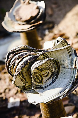 포토 JPG 주간 해외 아시아 문화 조각 백그라운드 태국 유물 사람없음 야외 아웃포커스 관광지 전시 손상 도자기 역사 박물관 국립박물관 람캄행국립박물관 조각_조소 국내포토 자연요소 전통 나라 여행 컨셉 촬영기법 조소 파일형식