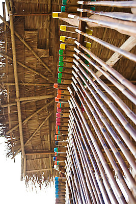 포토 JPG 주간 해외풍경 해외 아시아 스포츠용품 스포츠 로우앵글 태국 풍경 사람없음 야외 경기장 전시 막대기 저장 치앙라이 국내포토 자연요소 나라 뷰포인트 스포츠시설 오브젝트 파일형식