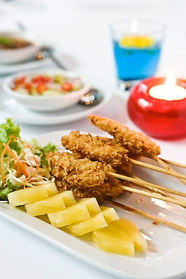 포토 JPG 그릇 식기 접시 음료 음식 백그라운드 채소 과일 탁자 요리 근접촬영 사람없음 아웃포커스 샐러드 튀김 꼬챙이 꼬치 파인애플 국내포토 뷰포인트 가구 주방용품 촬영기법 열대과일 파일형식