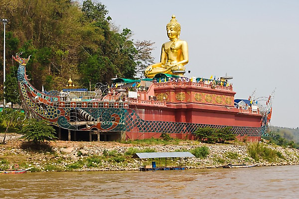 포토 JPG 주간 해외풍경 해외 건축물 건축 아시아 종교 불교 태국 풍경 사람없음 야외 관광지 강 항구 사찰 사원 불상 메콩강 치앙라이 국내포토 자연요소 나라 여행 비즈니스 종교건축 교통시설 파일형식