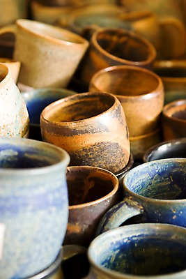 포토 JPG 해외풍경 해외 그릇 아시아 다수 백그라운드 주방용품 실내 필리핀 사람없음 아웃포커스 컵 여러개 도자기 공예 공예품 수공예 수공예품 전통방식 국내포토 전통 식기 나라 생활용품 촬영기법 풍경 취미 내부 동남아시아 파일형식