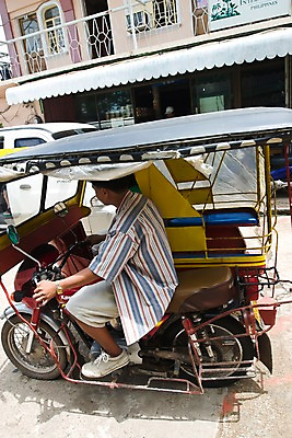 포토 JPG 주간 해외풍경 해외 남자 아시아 도로 교통수단 한대 거리 대중교통 주택 거리풍경 필리핀 한명 사람 풍경 성인 야외 관광지 도시풍경 도시 휴양지 트라이씨클 팔라완 남자만 남자한명만 성인남자만 성인만 국내포토 자연요소 1 나라 길 여행 교통 교통시설 건물 동남아시아 장소 파일형식