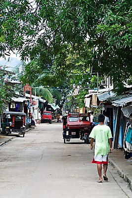 포토 JPG 주간 나무 식물 해외풍경 해외 아시아 도로 교통수단 거리 대중교통 주택 거리풍경 필리핀 사람 풍경 여러명 성인 야외 뒷모습 관광지 도시풍경 여행객 도시 휴양지 여러대 트라이씨클 팔라완 성인만 국내포토 자연요소 나라 길 뷰포인트 여행 다수 교통 교통시설 건물 동남아시아 장소 파일형식