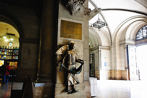 포토 JPG 해외 아시아 종교 벽 종교시설 조명 실내 필리핀 미술 사람 내부 조각상 성당 어둠 천주교 기둥 공예 아치 대성당 모자이크 마닐라 마닐라대성당 유리조각 국내포토 건축 나라 종교건축 문화예술 취미 조형물 동남아시아 시설 파일형식